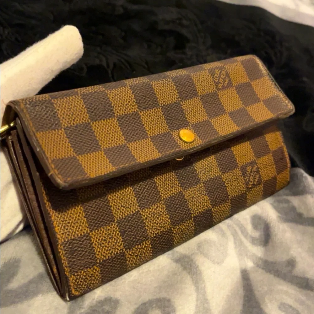 V.G.U.C Louis Vuitton Ebene Sarah Wallet, Does not SNAP‼️ - Picture 1 of 7